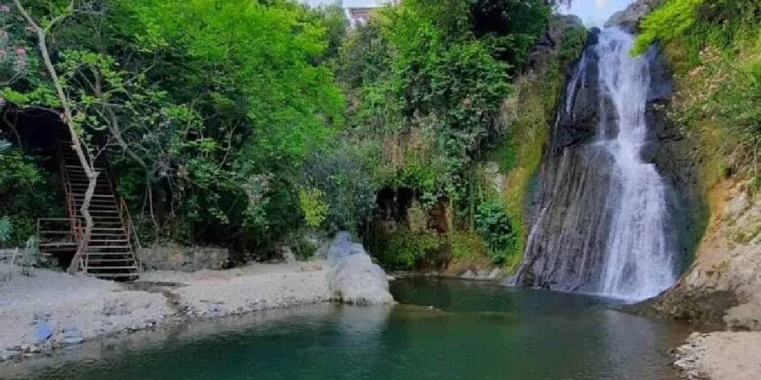 Hafta sonu kaçamağı için mükemmel rota: Yazın şelalede serinleyin, kışın Ağlayan Mağara’nın sırrını keşfedin! 2